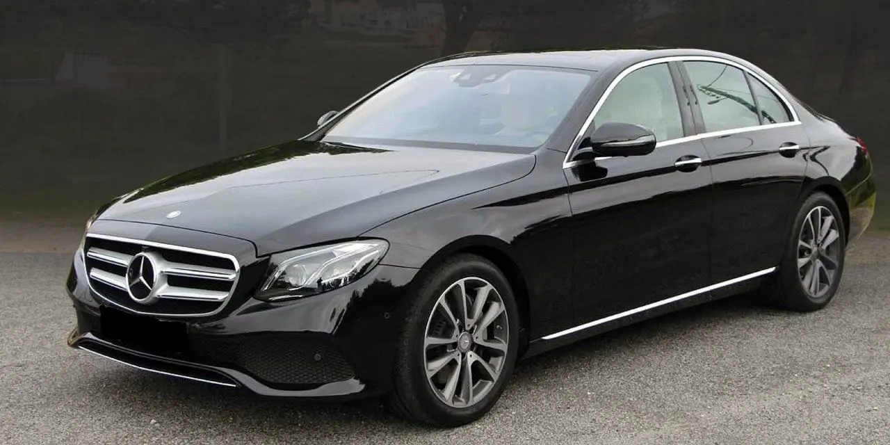 Mercedes E 213 чёрный
